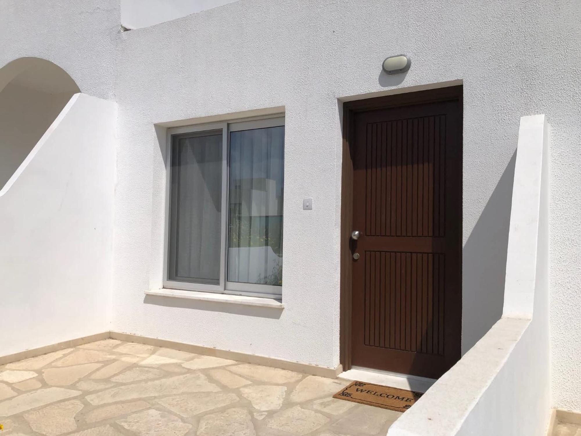 Elegant Beachside - 1 Min Walk To Venus Apartment Paphos