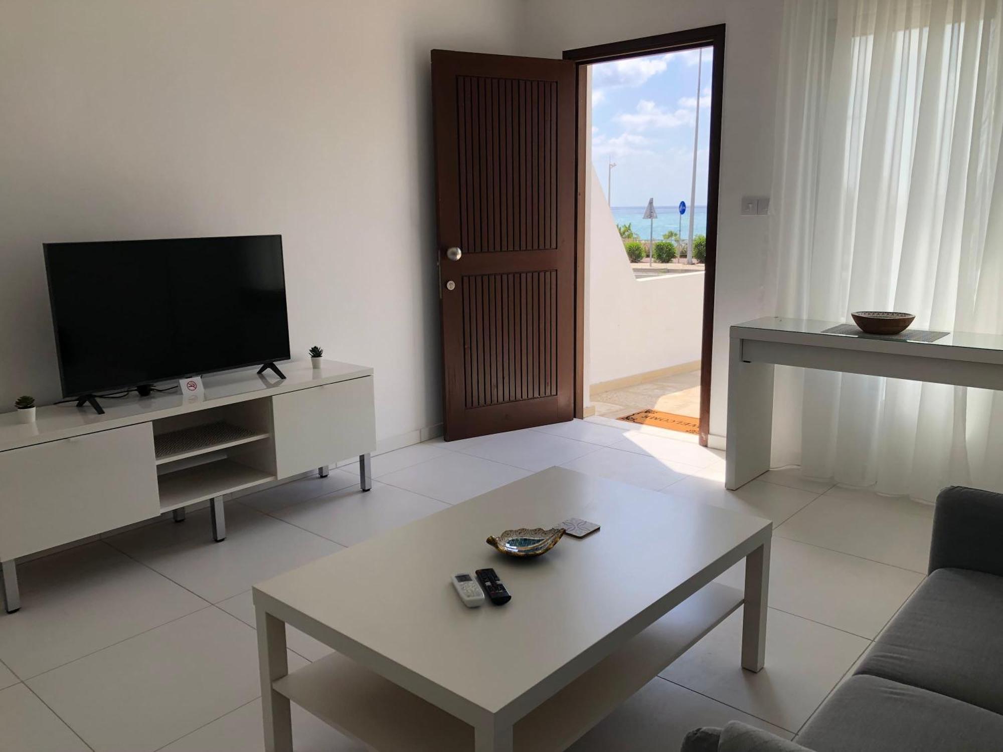 Elegant Beachside - 1 Min Walk To Venus Apartment Paphos