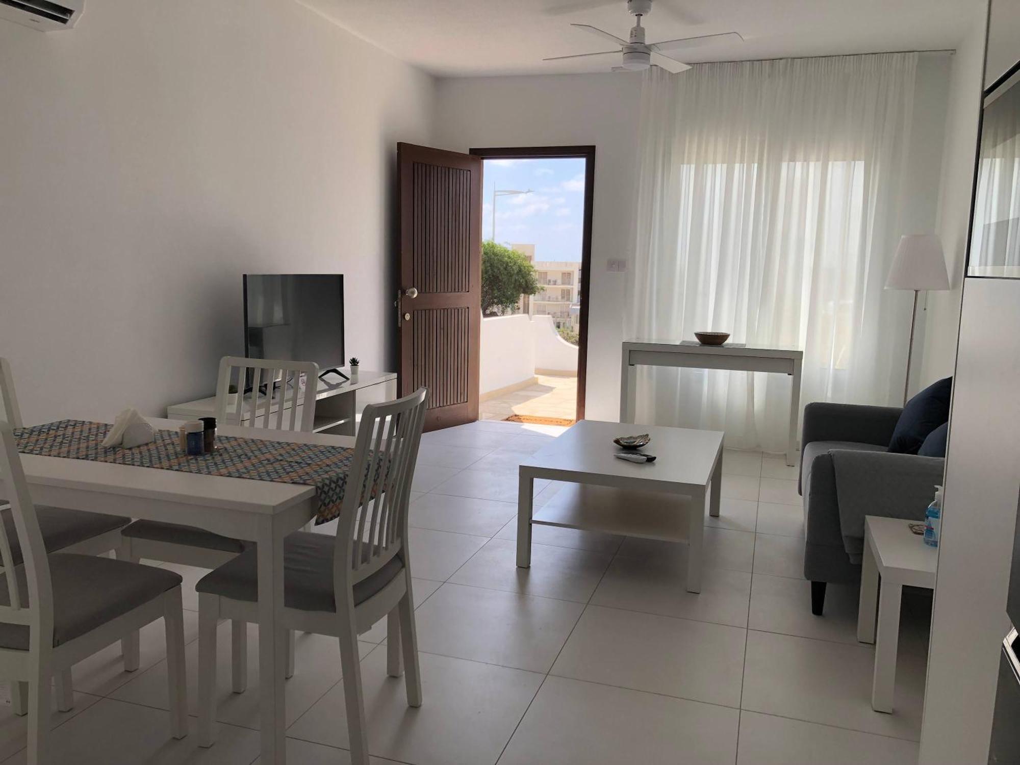 Elegant Beachside - 1 Min Walk To Venus Paphos