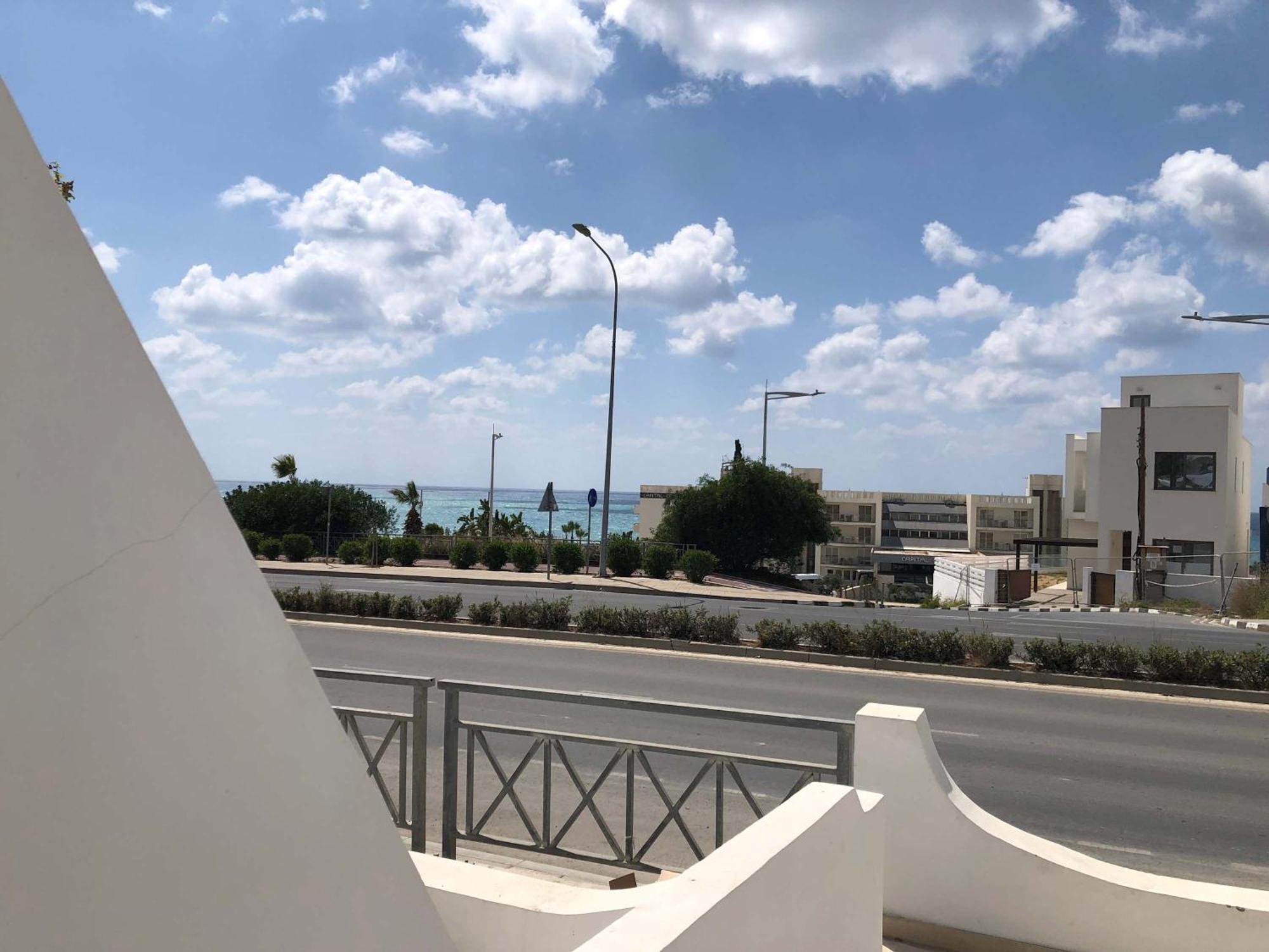 Apartment Elegant Beachside - 1 Min Walk To Venus Paphos